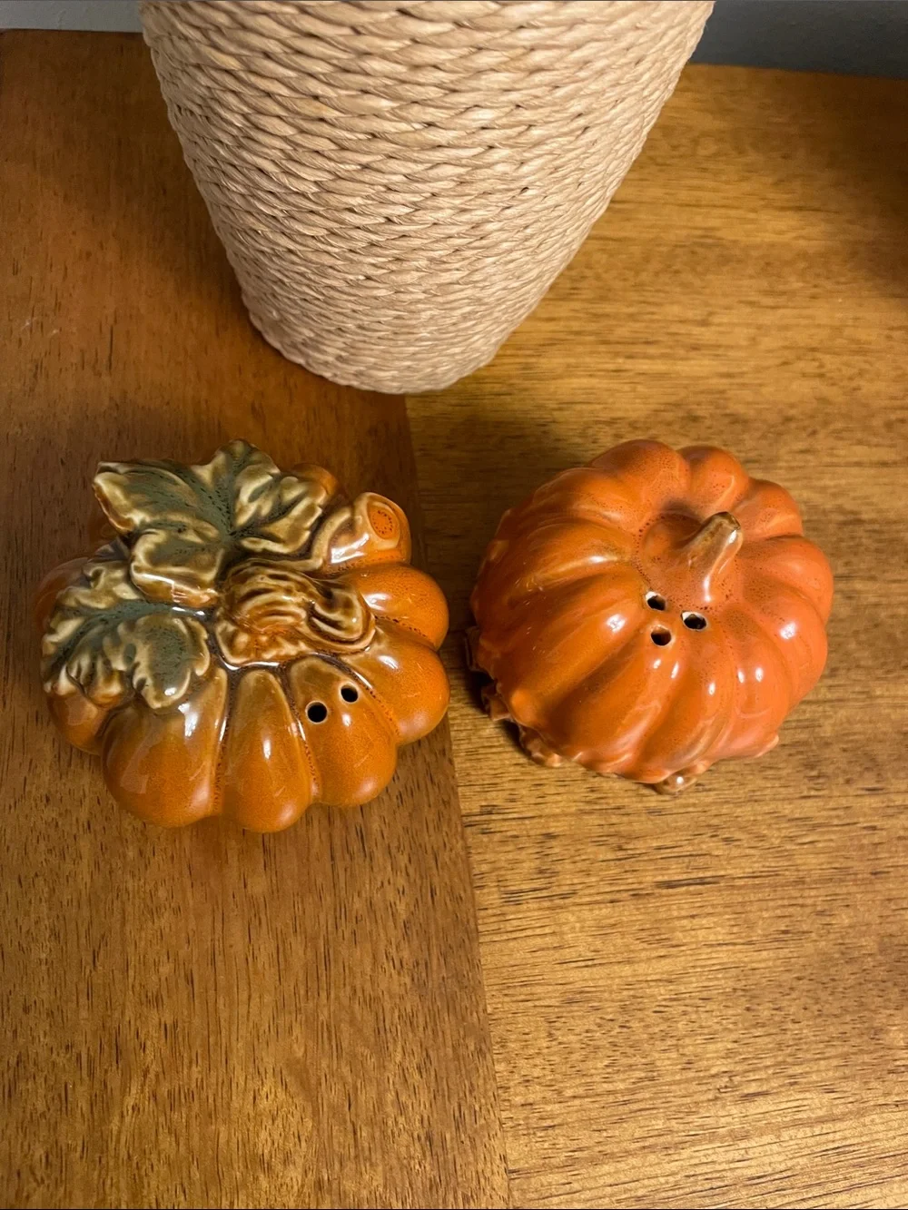 Pumpkins Salt & Pepper Shakers Set FALL AUTUMN HALLOWEEN THANKSGIVING Like New